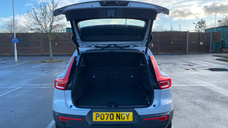 Volvo Xc40 2.0 B4P Inscription 5dr Auto Petrol Estate